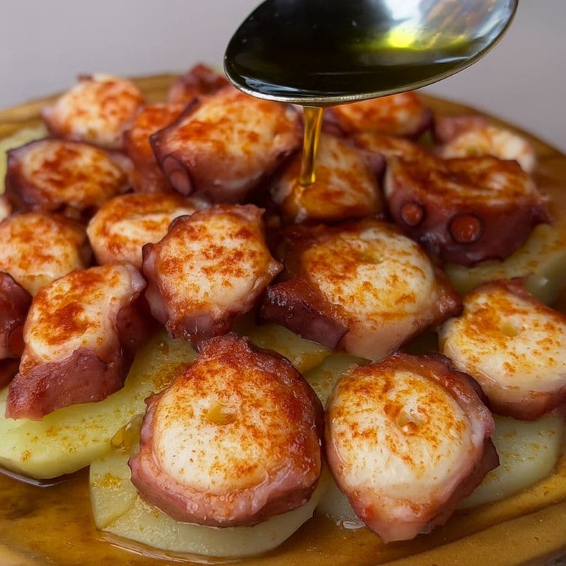 Plato de gastronomía gallega en Miño